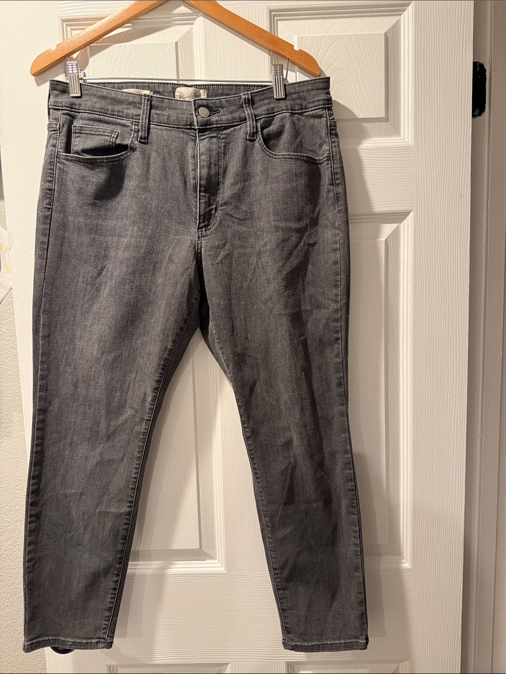Universal Thread Women's Skinny Jeans in Charcoal Gray